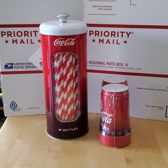 Coca Cola - Picture 3 of 5